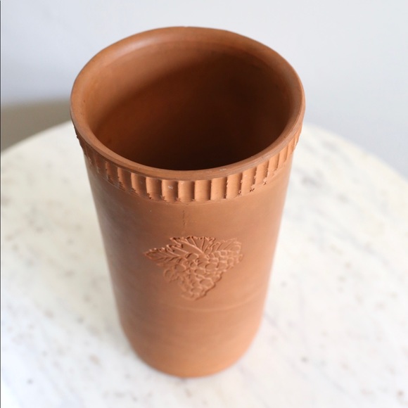 **SOLD**Tall terra cotta pot - Picture 4 of 7